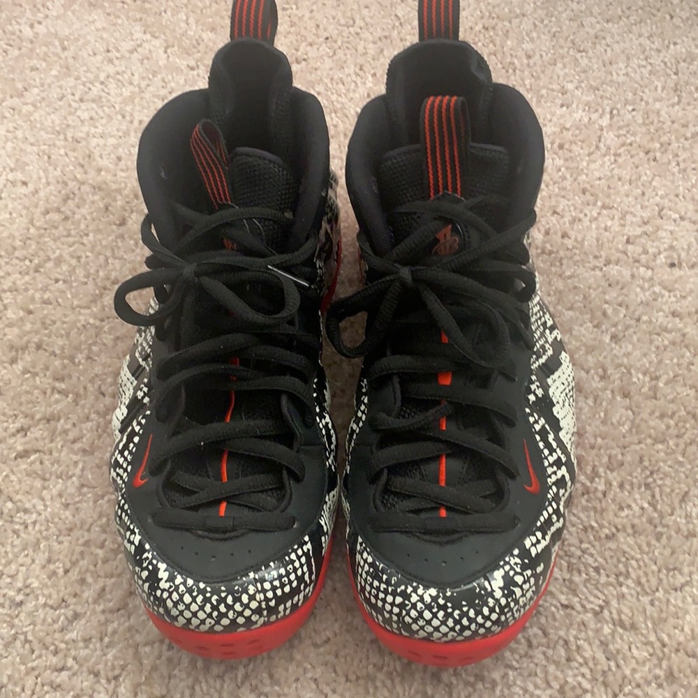 Mens Nike Foams size 10 No box 8/10 condition